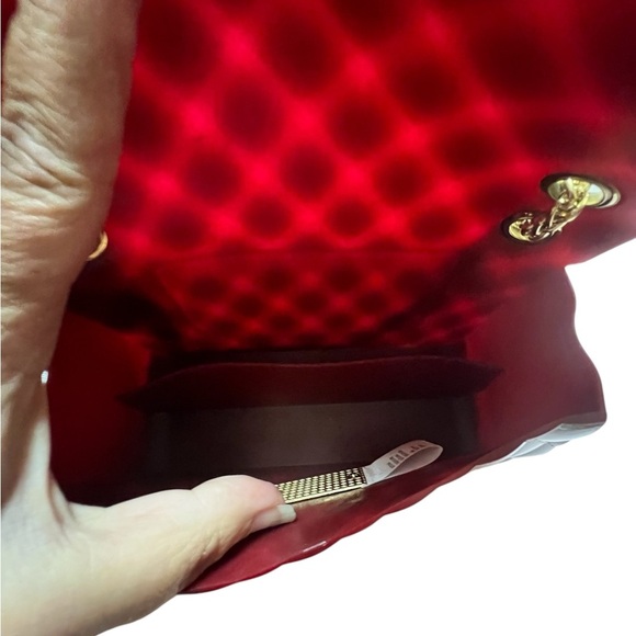 Elegant Burgundy Quilted Chain Bag - Picture 3 of 3